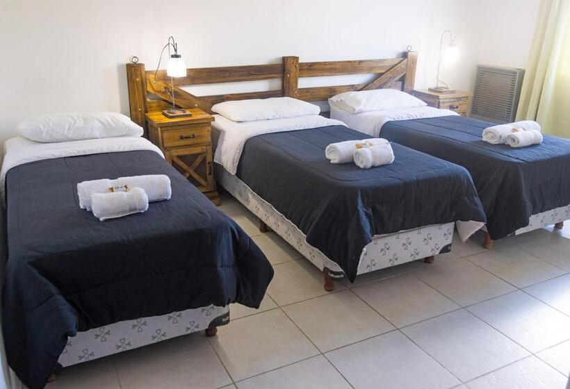 اتاق ساده سه‌ نفره, Tranqueras Lodge
