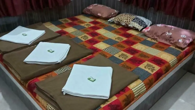 ベーシックトリプルルーム, Sai Raghunandan Guest House