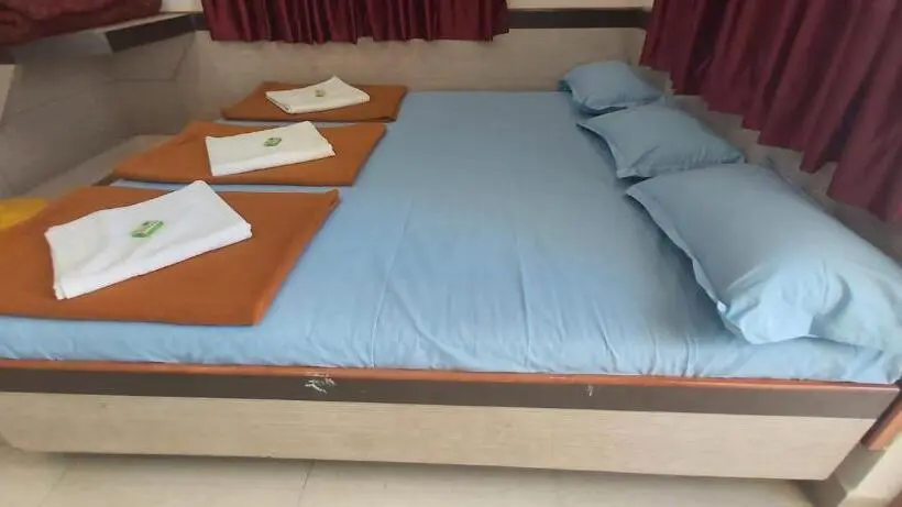 デラックスルーム, Sai Raghunandan Guest House
