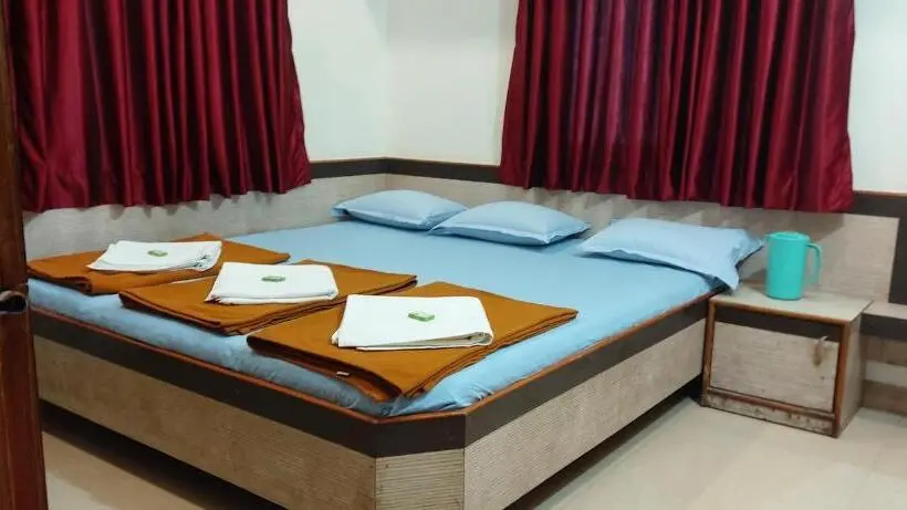 デラックスルーム, Sai Raghunandan Guest House