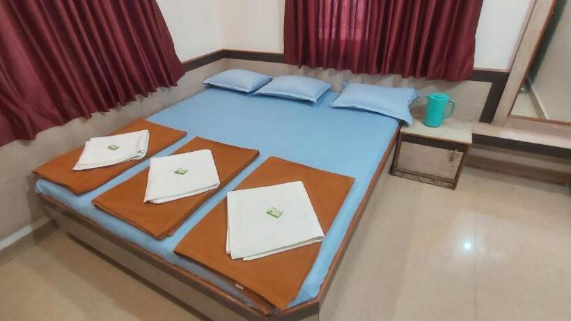 غرفة ديلوكس, Sai Raghunandan Guest House