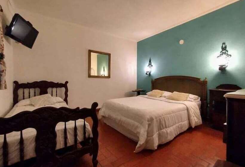 חדר קלאסי לשלושה, Posada Don Salvador