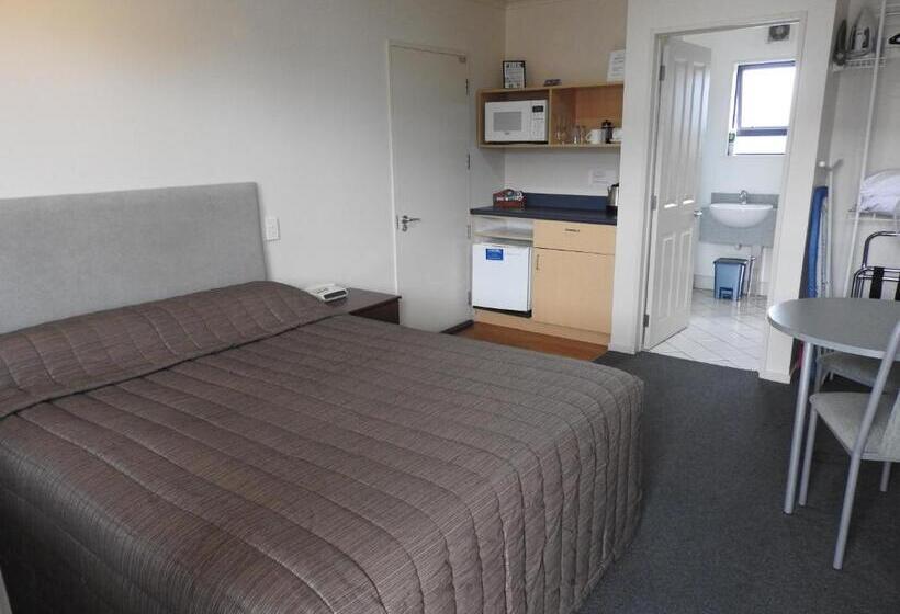 스탠다드 스튜디오, A'abode Motor Lodge