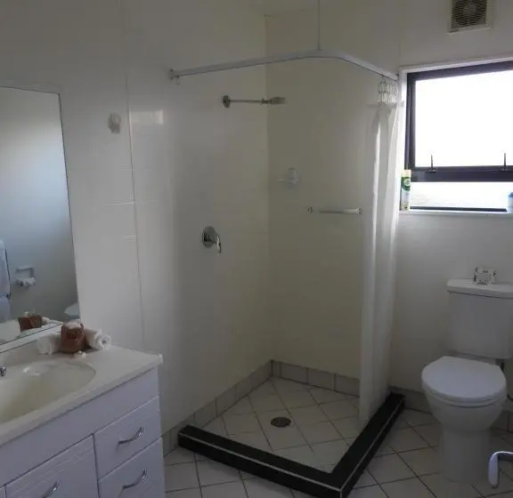 3ベッドルームアパートメント, Abode Motel