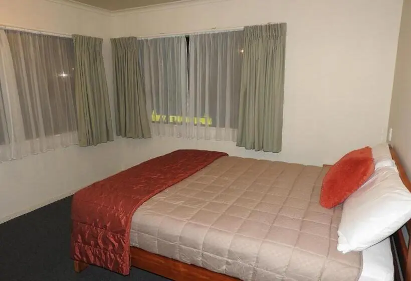 3ベッドルームアパートメント, Abode Motel