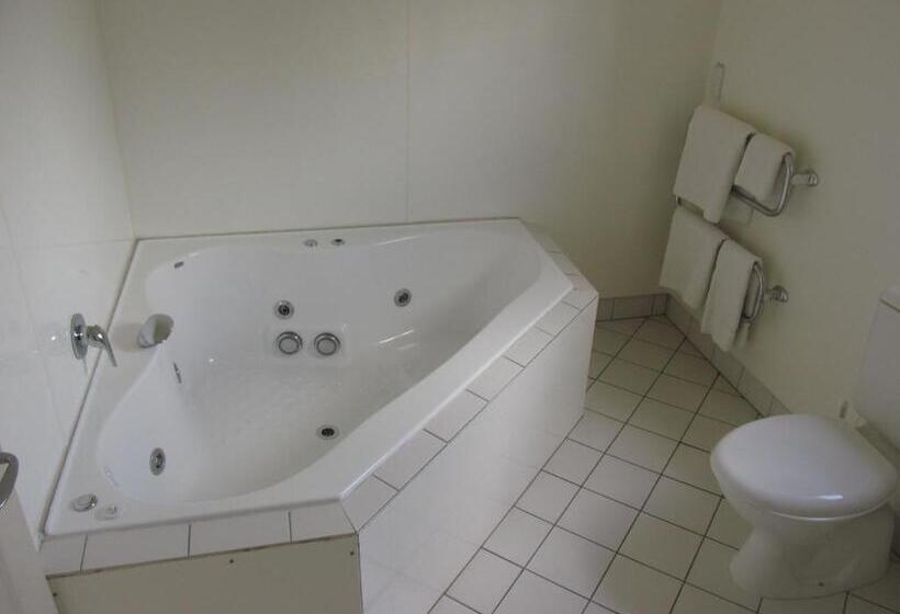 스탠다드 스튜디오, A'abode Motor Lodge