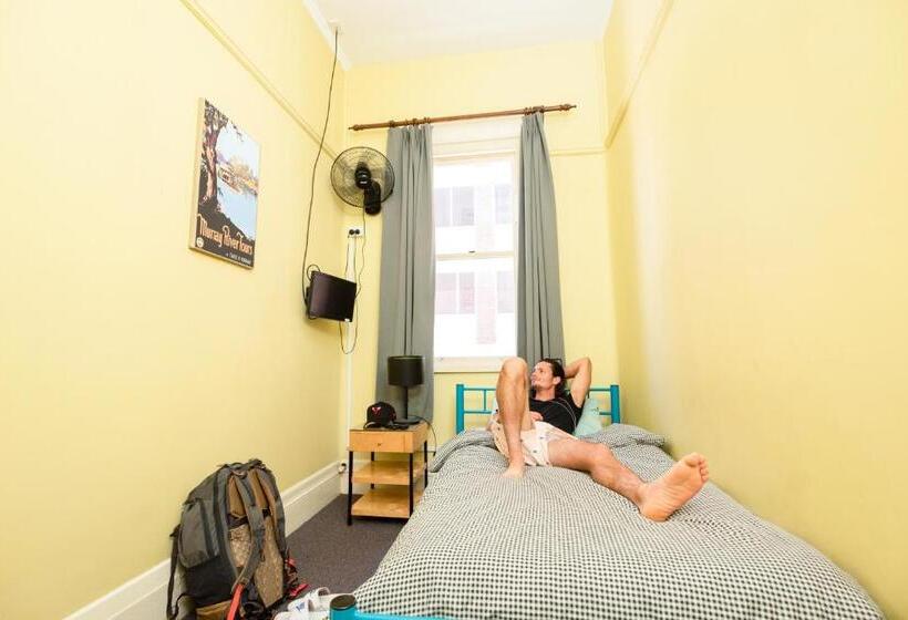 标准单人间共用浴室, Yha Newcastle Beach