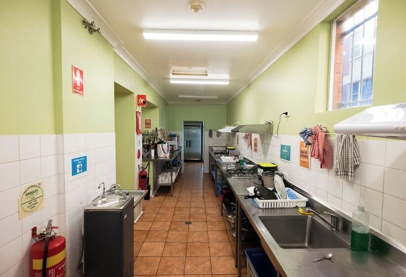 带共用浴室的标准房间, Yha Newcastle Beach