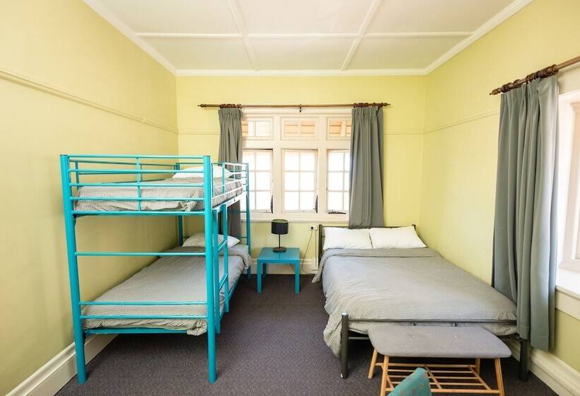 带共用浴室的标准房间, Yha Newcastle Beach