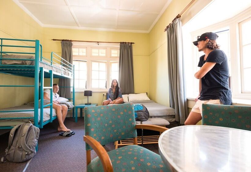 带共用浴室的标准房间, Yha Newcastle Beach