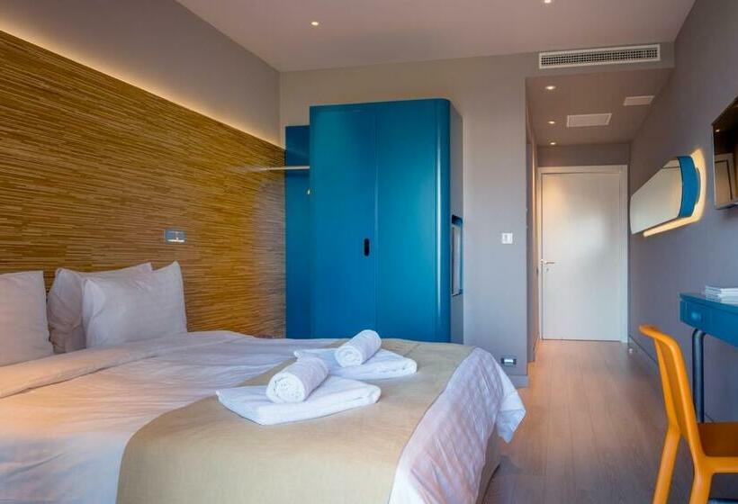 اتاق استاندارد چهار تخته, Essence