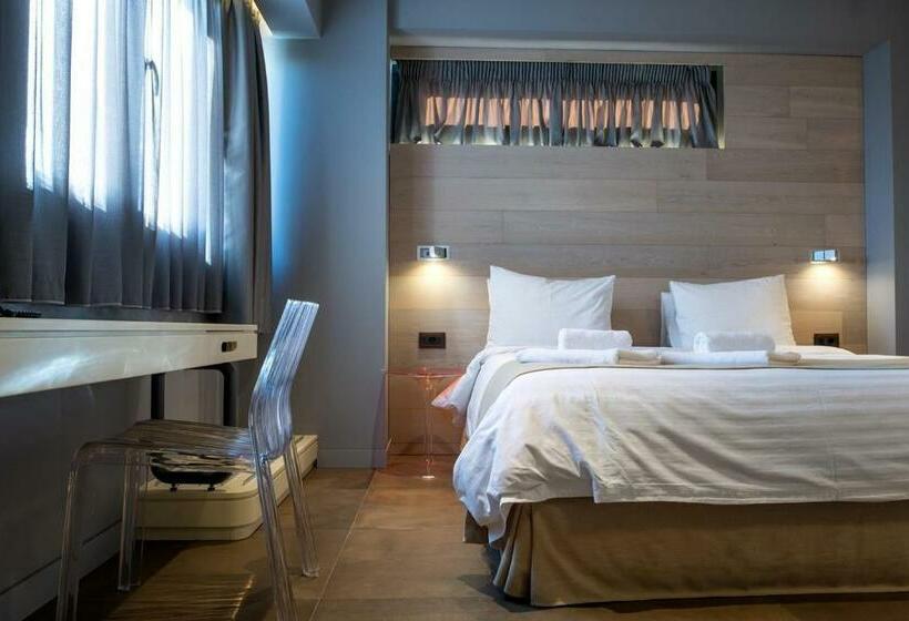 اتاق استاندارد سه نفره, Essence