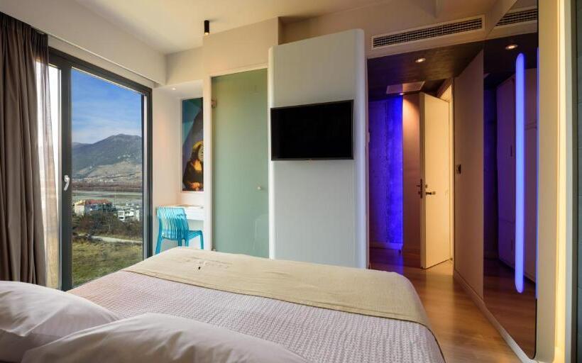 Premium room w/ mountain view, Essence