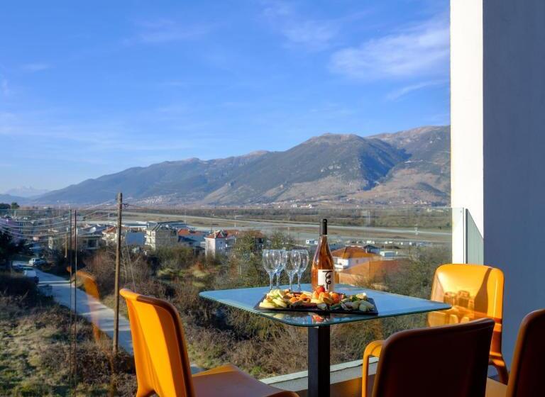 اتاق استاندارد سه نفره, Essence