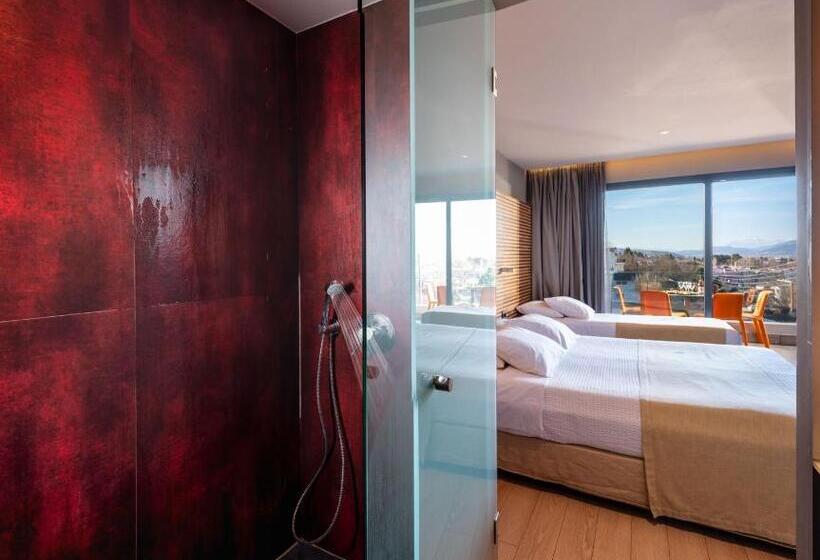 اتاق استاندارد سه نفره, Essence