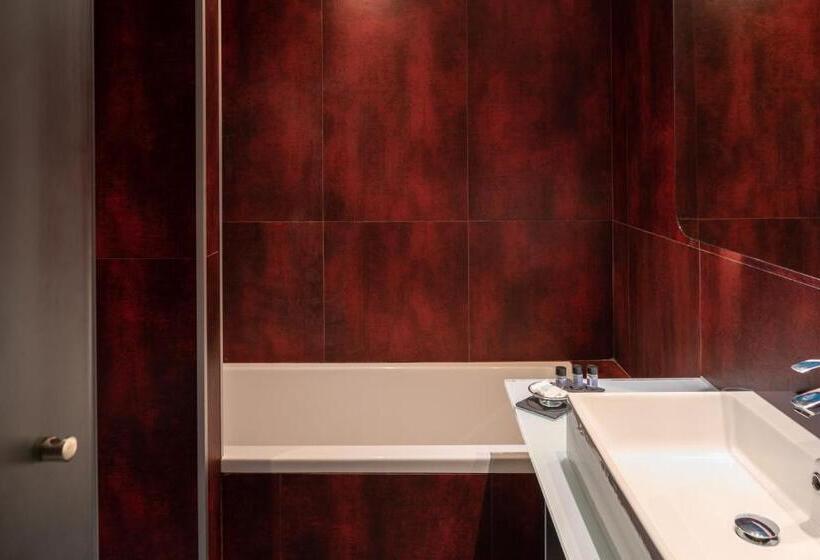 اتاق استاندارد چهار تخته, Essence