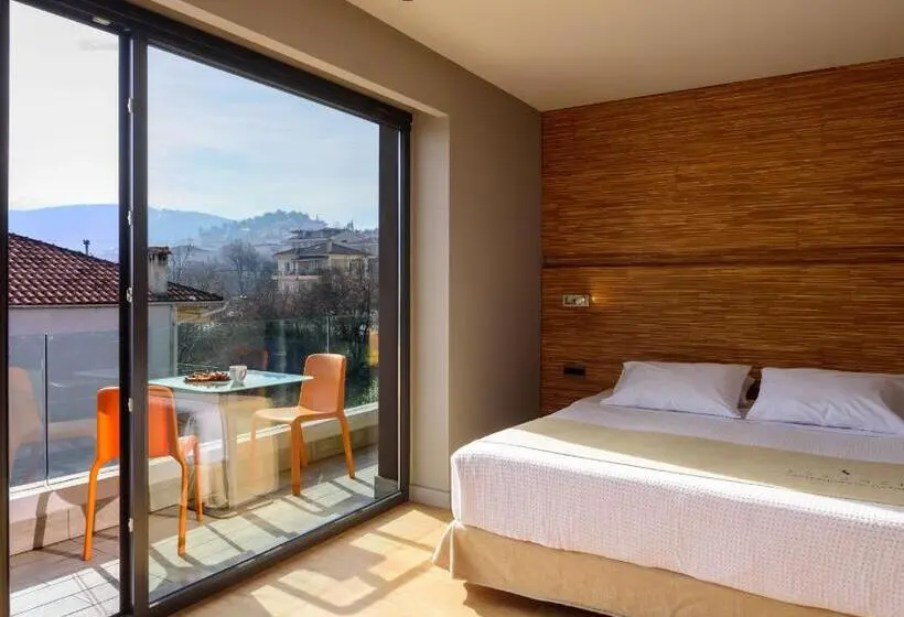 Chambre Comfort Vue Piscine, Essence