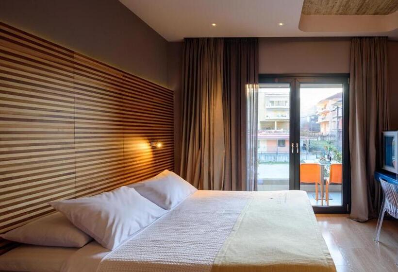 Comfort room with city view, Essence