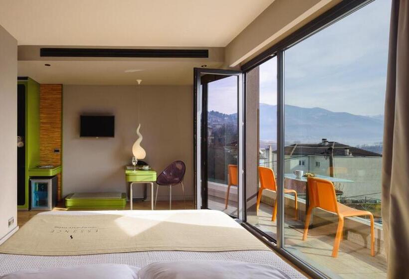 Comfort room with city view, Essence