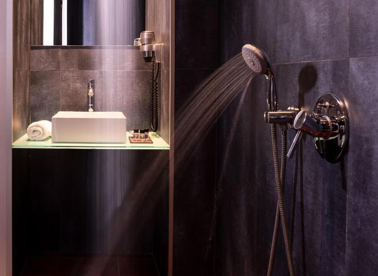 اتاق استاندارد یک نفره, Essence