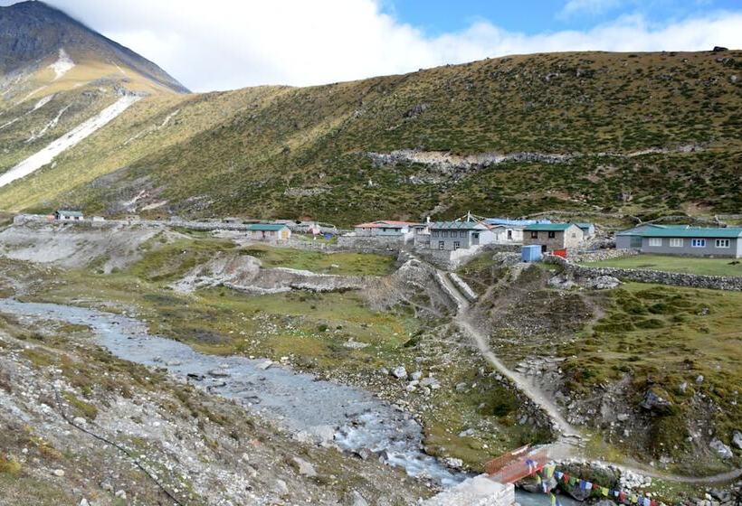 اتاق ساده سه نفره, Machermo Lodge & Bakery