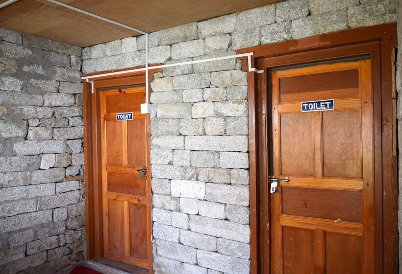 اتاق ساده سه نفره, Machermo Lodge & Bakery