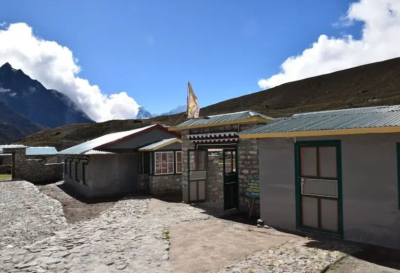 اتاق ساده سه‌ نفره, Machermo Lodge & Bakery