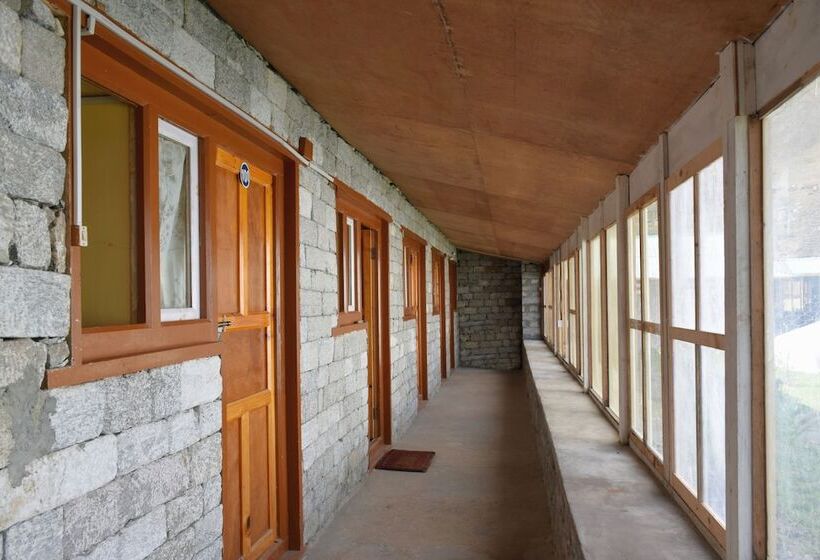 اتاق ساده سه نفره, Machermo Lodge & Bakery