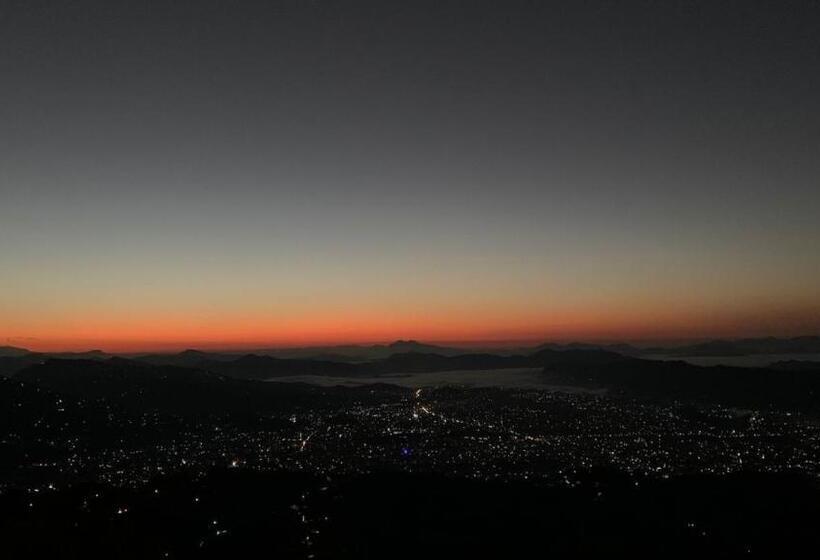 اتاق خانوادگی, Pristine Himalaya