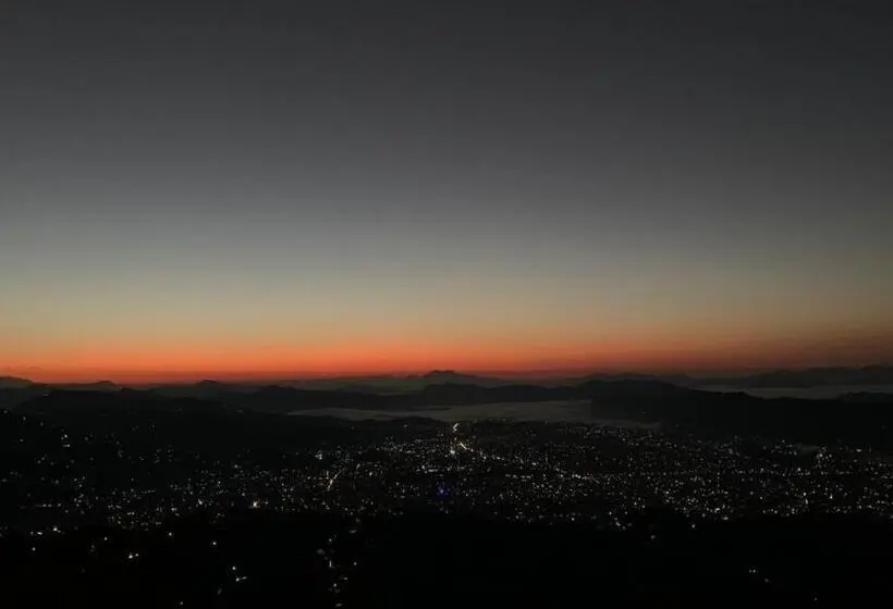 اتاق خانوادگی, Pristine Himalaya