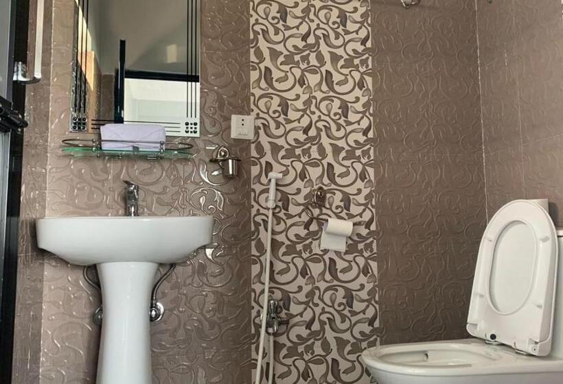 اتاق خانوادگی, Pristine Himalaya