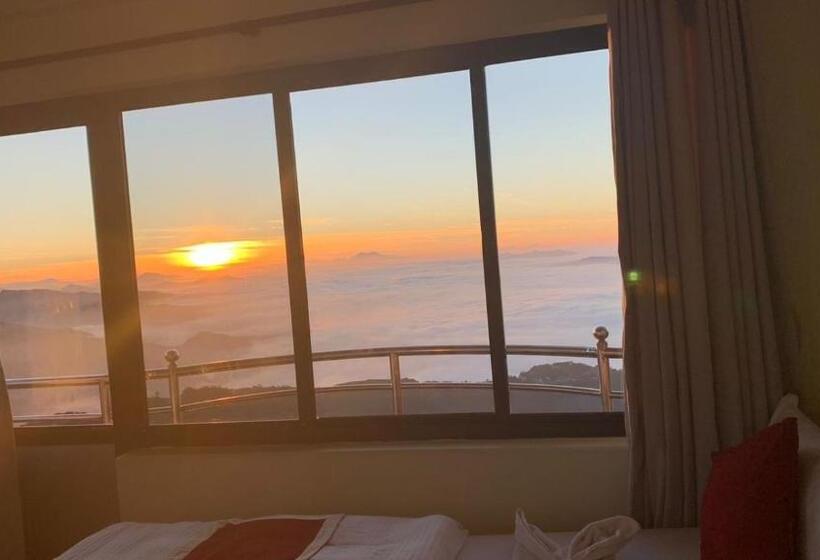 اتاق خانوادگی, Pristine Himalaya