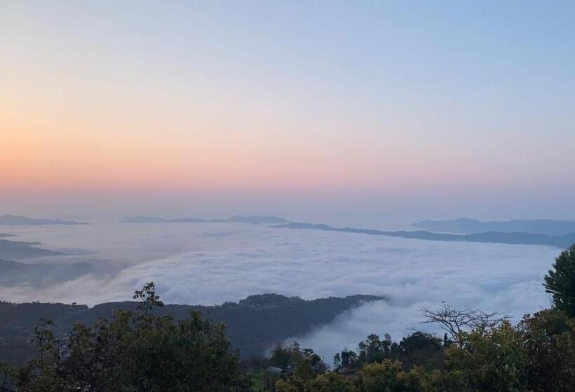 اتاق لوکس خانوادگی, Pristine Himalaya