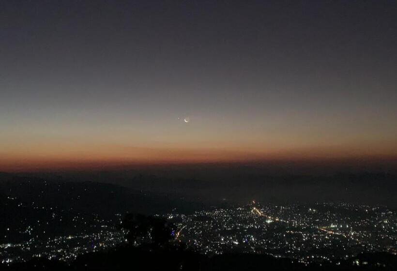 اتاق لوکس خانوادگی, Pristine Himalaya