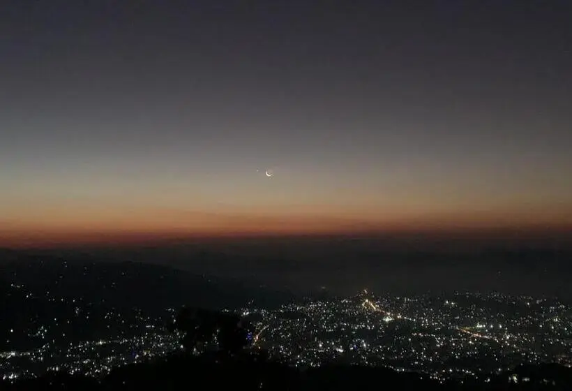 اتاق لوکس خانوادگی, Pristine Himalaya