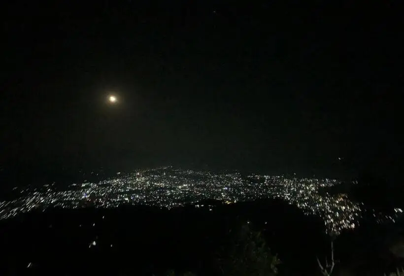 اتاق لوکس خانوادگی, Pristine Himalaya