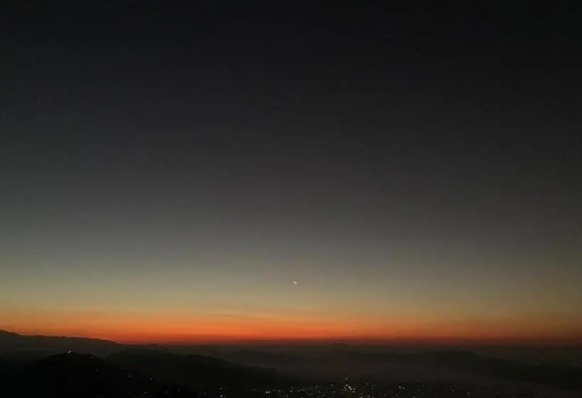 اتاق لوکس خانوادگی, Pristine Himalaya
