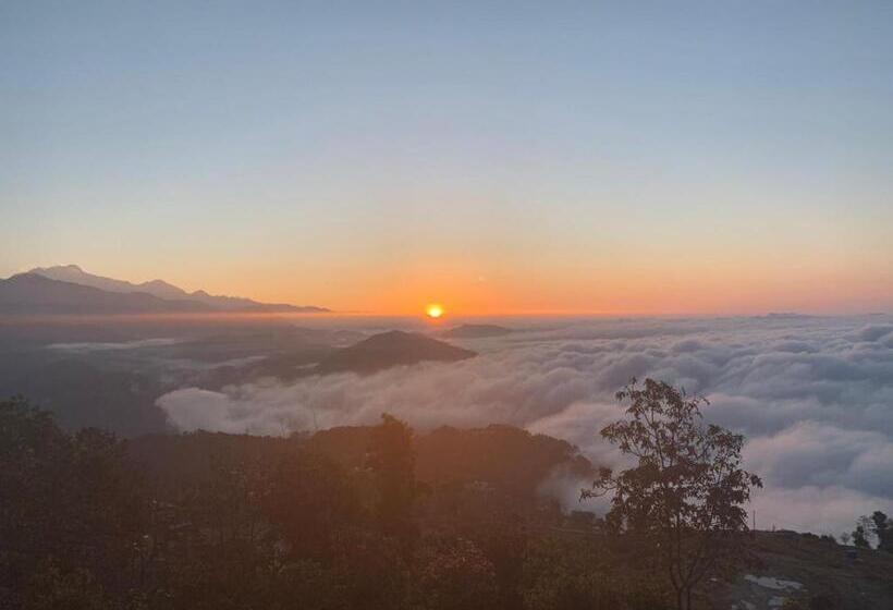 اتاق لوکس خانوادگی, Pristine Himalaya