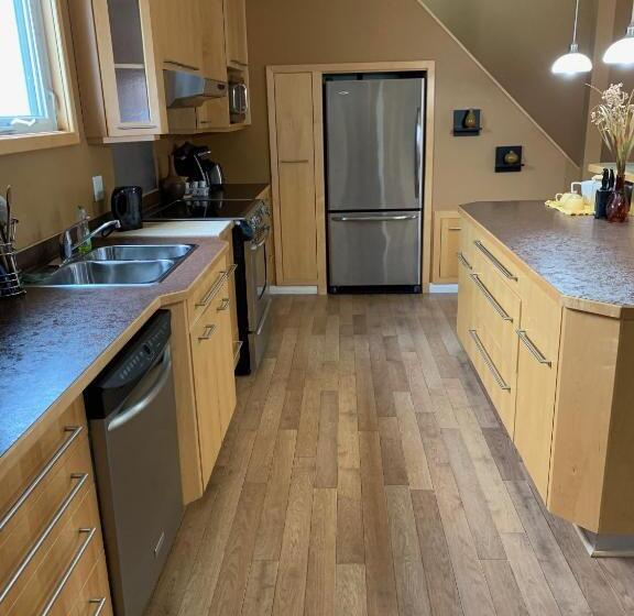 جناح إدارى, Dauphin Inn Express