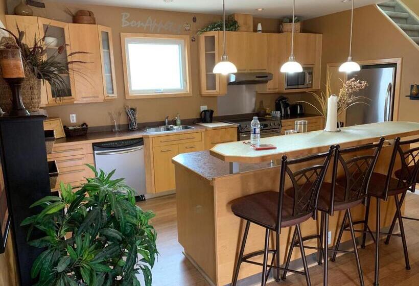 جناح إدارى, Dauphin Inn Express