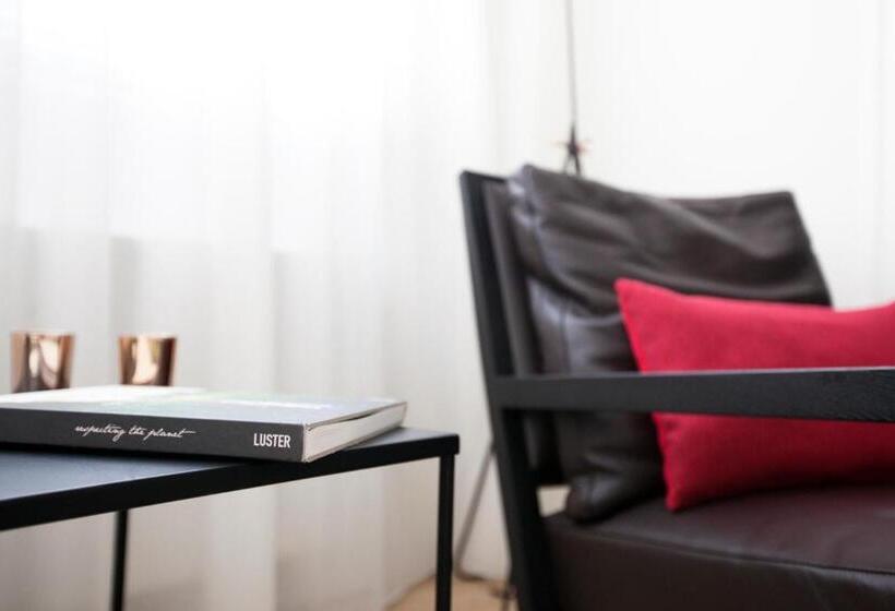 سوییت سوپریور, Maison Nationale City Flats & Suites