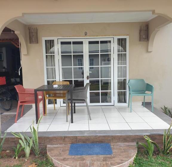 اتاق استاندارد چهار تخته, Villa Authentique