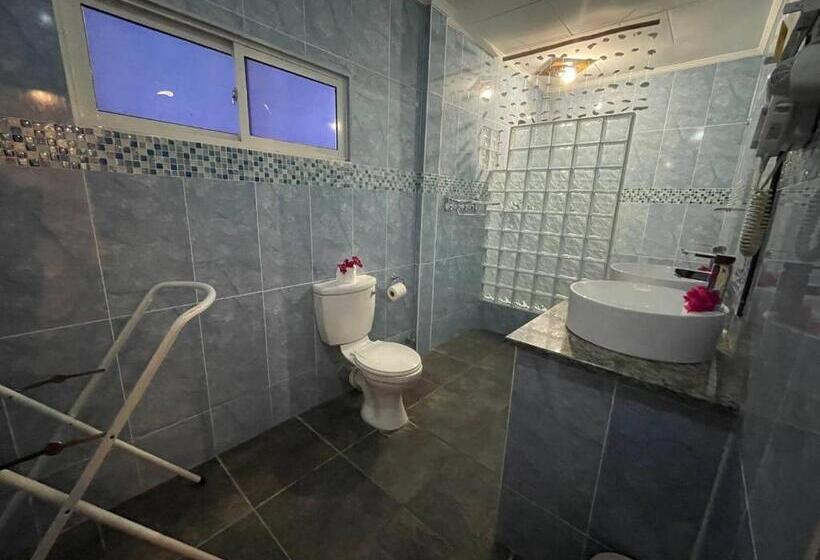 اتاق استاندارد چهار تخته, Villa Authentique