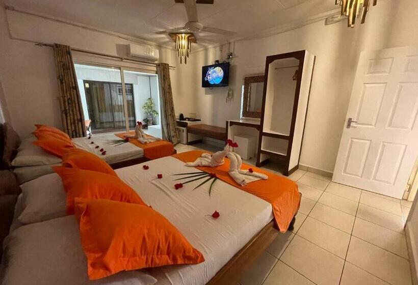 اتاق استاندارد چهار تخته, Villa Authentique