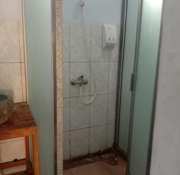 ルームシェアのワンベッド, Sentul Hostel