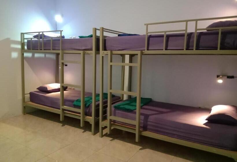 ルームシェアのワンベッド, Sentul Hostel