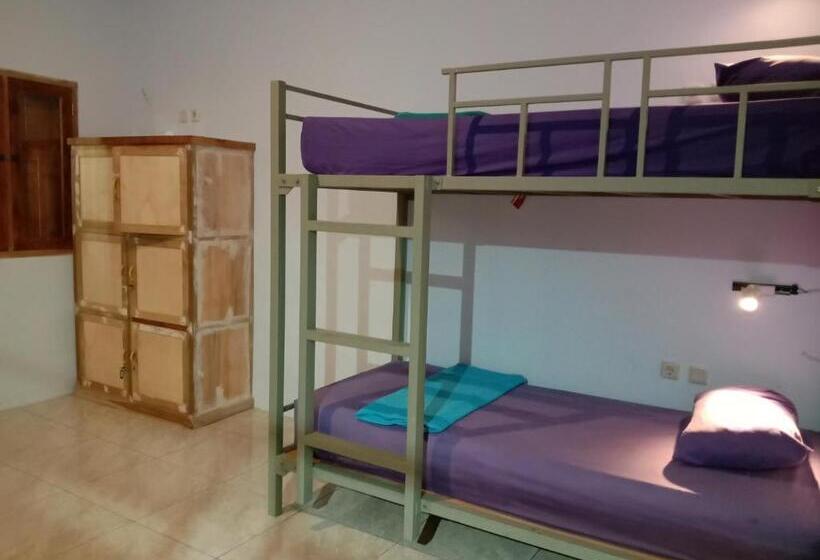 ルームシェアのワンベッド, Sentul Hostel