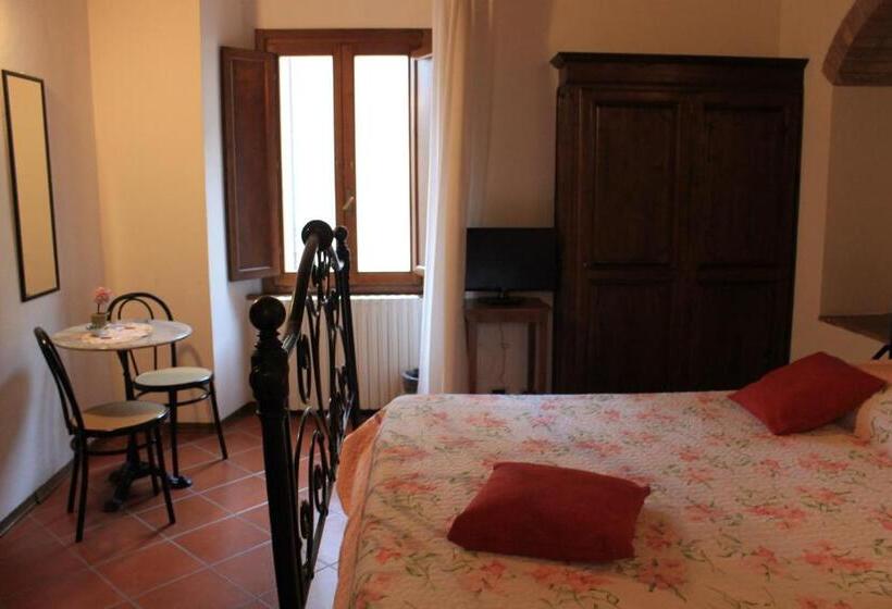 חדר סטנדרט לשלושה, A La Casa Dei Potenti