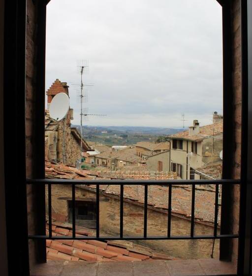 Номер Стандарт Вид на Город, A La Casa Dei Potenti