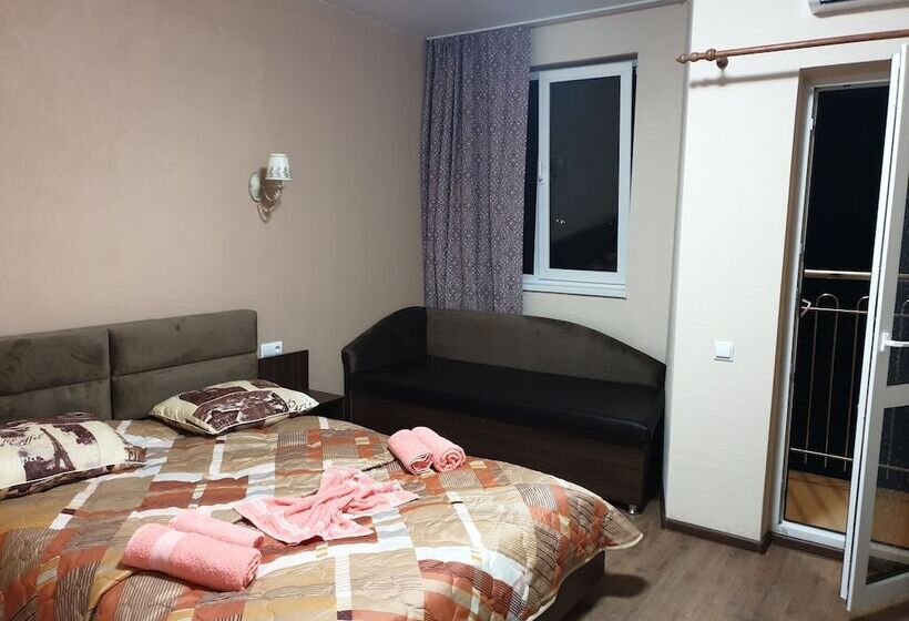 اتاق استاندارد سه نفره, Holel Flamingo